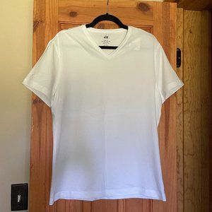 H &M Vneck Tshirt NWT